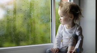 Как уберечь ребенка от угрозы выпасть из окна