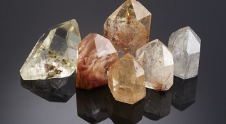 What is quartz and how does it form 