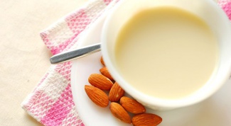 What to cook from the remnants of almond milk 