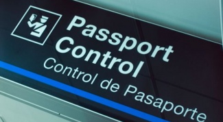 Как проходят паспортный контроль в аэропорту 