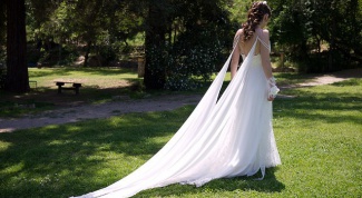 What wedding dress would suit a slim girl 