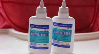 How to apply chlorhexidine digluconate