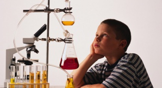 Юным химикам: безопасные эксперименты в домашних условиях 