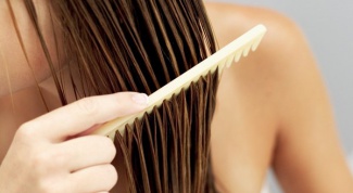 Как правильно расчесывать мокрые волосы после ванны