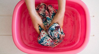 How to clean stains from menstruation