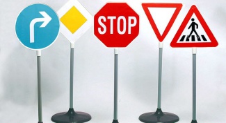 What are the installation rules of road signs 