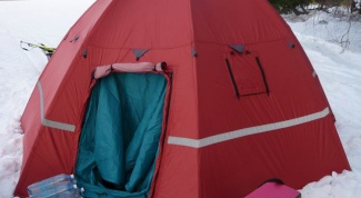 Палатка самораскладывающаяся - хороший вариант для зимней рыбалки