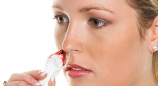 Кровь из носа: возможные причины и лечение