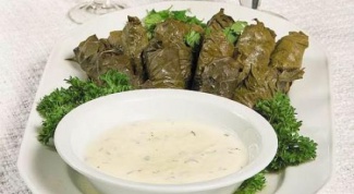 How to make a sauce for dolma