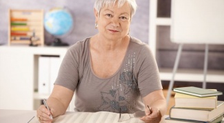 Как проводить женщину на пенсию