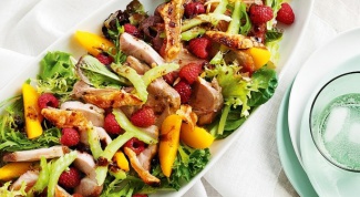 Вкусные рецепты: салаты со свининой 