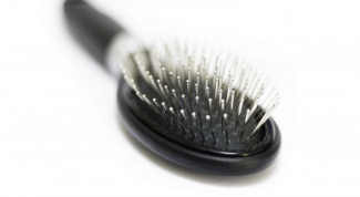 Металлические расчески для волос: польза или вред