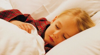Почему ребенок разговаривает во сне 