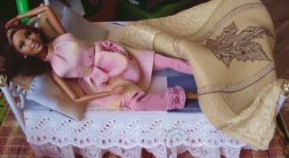 How to make a bed for Barbie