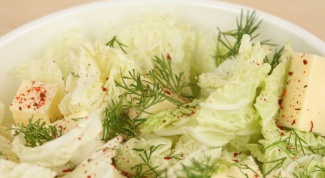 Как приготовить салат с яблоками и сыром