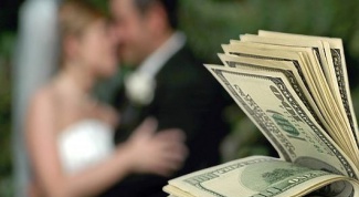 Как лучше подарить деньги на свадьбе