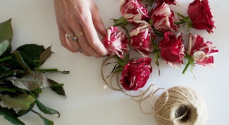 How to make a garland of flowers with their hands