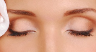 Как подобрать средство для снятия макияжа с глаз