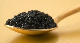 What to eat caviar 