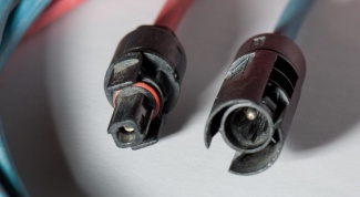 What is the connector and what are the different types of connectors