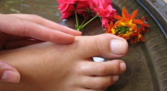 What to do if my toenail came off? 