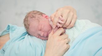 Первый контакт с новорожденным ребенком
