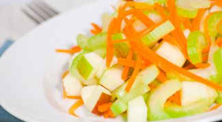 Салат из сельдерея с яблоком и морковью: вкусно и полезно