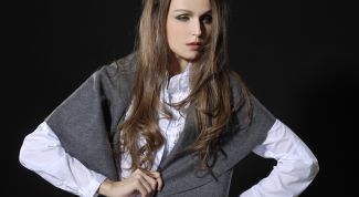 Блузка с длинным рукавом: правильно сочетаем с другими предметами гардероба