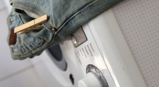 Как постирать джинсы в стиральной машинке, соблюдая деликатный режим?