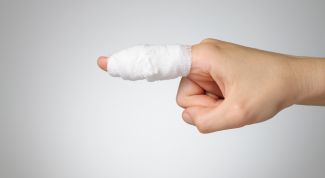 Нарывает палец: лечение народными методами