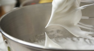 How to whip egg whites for meringue