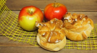 Как приготовить булочки с яблоками, малиной и корицей