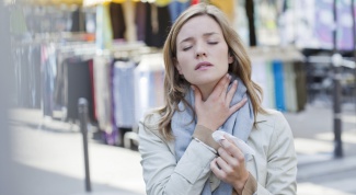 Почему возникает боль в горле