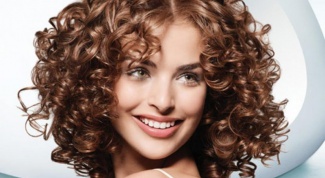 How to curl hair without a curler and crimper