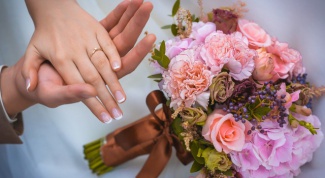 Why wedding rings are worn on the ring finger