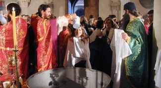 Как совершается крещение правосланых