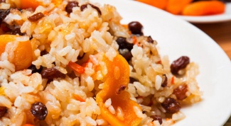 How to cook sweet pilaf with raisins and dried apricots