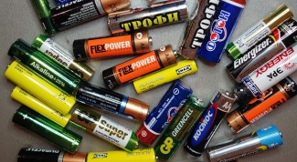 Чем опасны батарейки