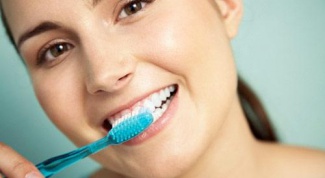 Как поддерживать естественную белизну зубов