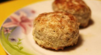 Tender chicken patties with oatmeal