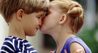 Почему целуются дети