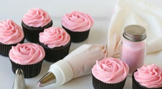 How to make cream cupcakes: recipe cheese, oil and protein cream