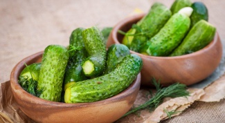 How to make salted cucumbers in the package