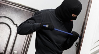 Как защитить квартиру от кражи