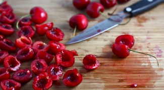How to remove stones from the cherries without damaging berries