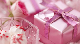 Розовая свадьба: что подарить
