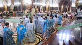 Как совершается чин Погребения Божией Матери в православных храмах