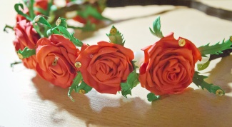 Как сделать венок с розами из фоамирана своими руками