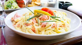 Как приготовить спагетти с лососем в сливочном соусе