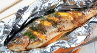 How to bake fish in foil